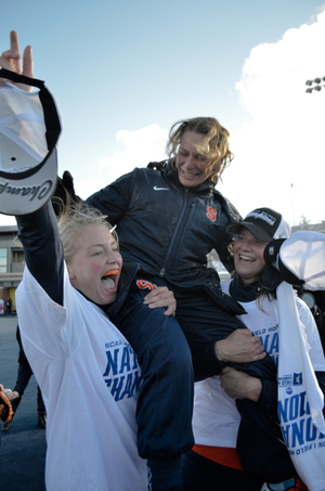 Roos Weers and Lies Lagerweij lift head coach Ange Bradley on their shoulders and into the air. Bradley made several crucial coaching decisions that led to SU's national title.