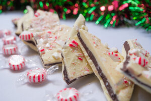 Just in time for the holidays, enjoy these no-bake sweet treats. Use this recipe to learn how to make a classic recipe for the season – peppermint bark.
