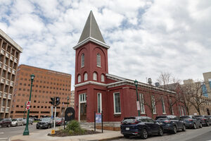 Located in Columbus Circle, Noble Cellar is just one of several historical buildings in the area. The courthouse, the cathedral and the library all have European-style architecture.