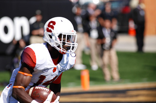 Ervin Philips eyes the defense during a run in the first half. 